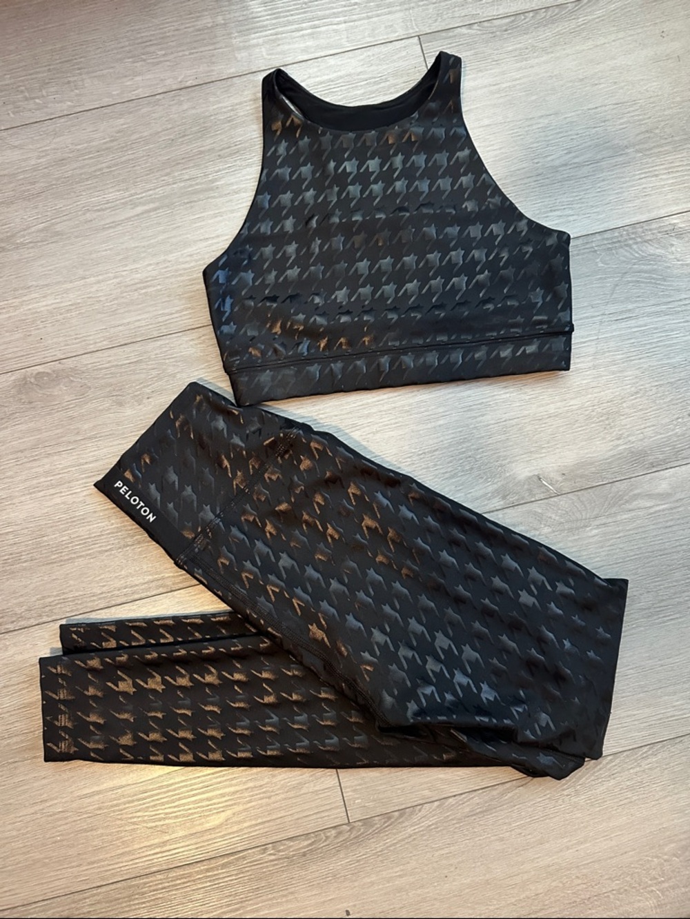 PELOTON Set NWOT Show Up Black Houndstooth Shiny Foil Sports Bra & Leggings S